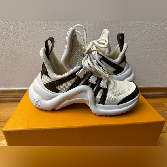 LV Louis Vuitton Archlight sneakers size 35 - Picture 7 of 12